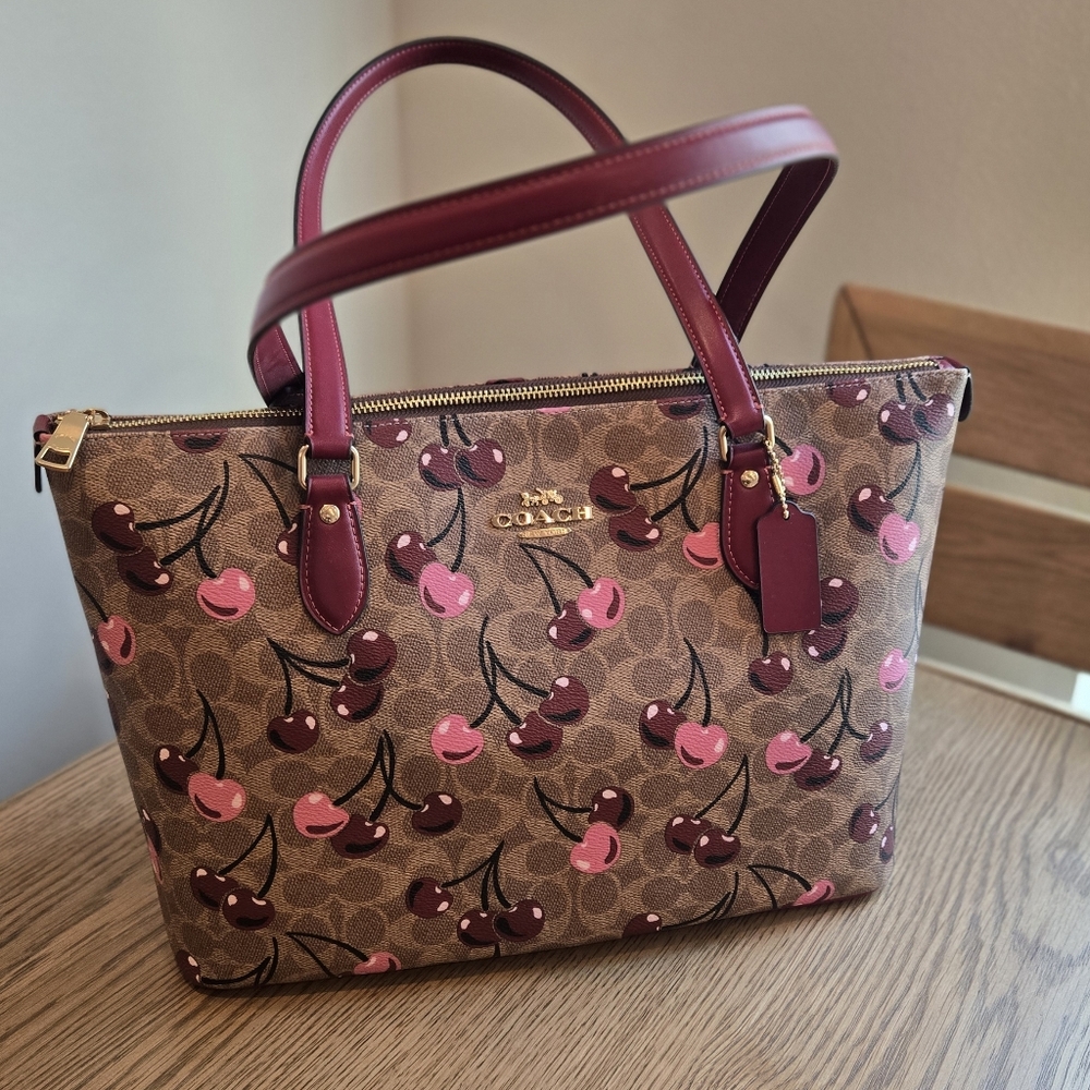 Coach Outlet Cherry Print Signature Gallery Tote